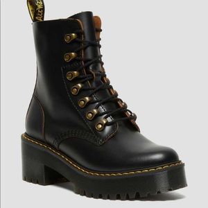 DR MARTEN LEONA BOOT
